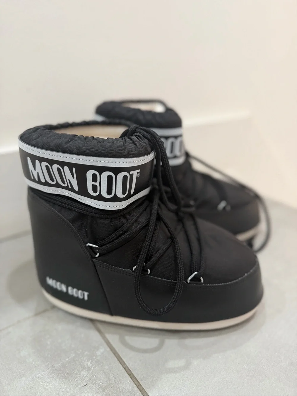 Moon Boot Icon Low Black Snow Boots | US 7–8.5 | EU 39–41 | Excellent Condition